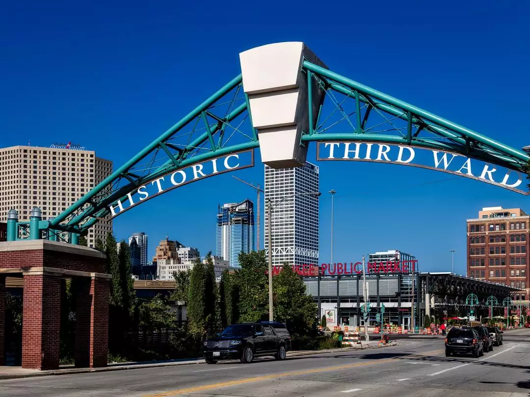 Milwaukee Third Ward image by David Mark from Pixabay